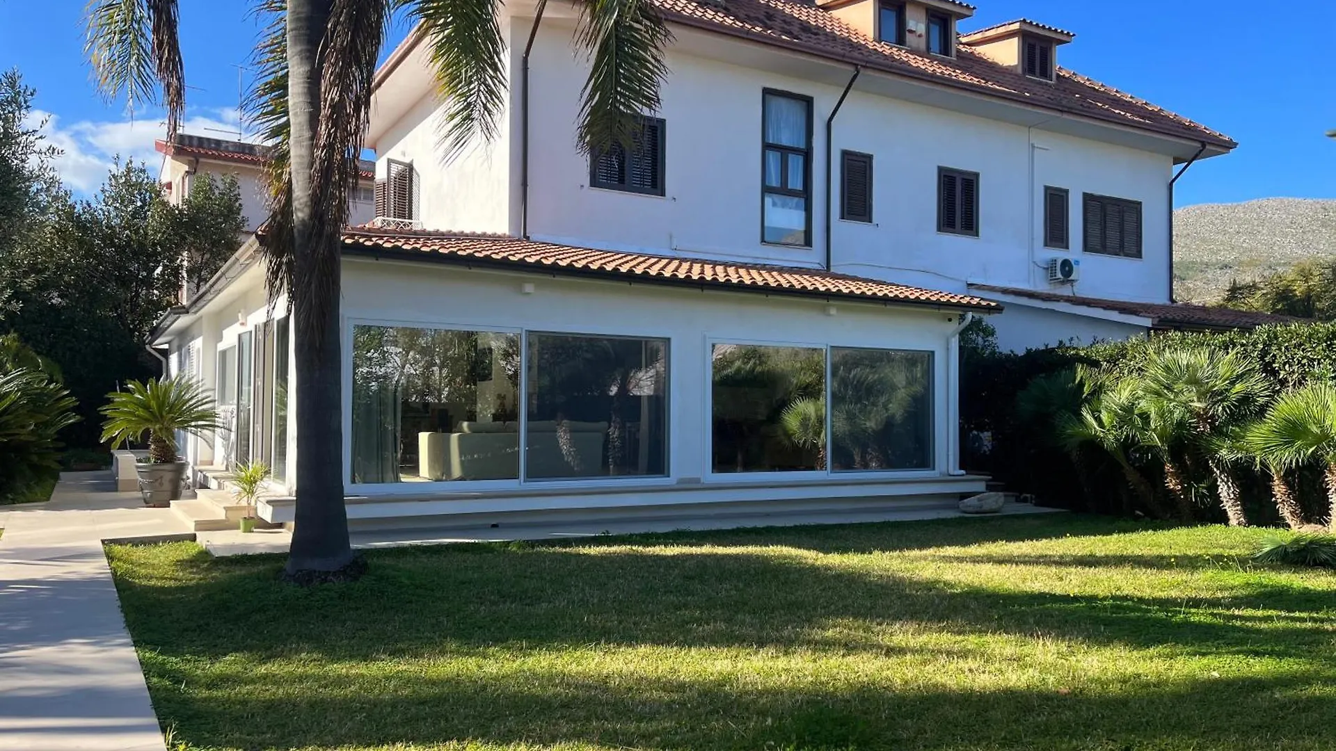 Domus Orestea Luxury Suites contacts