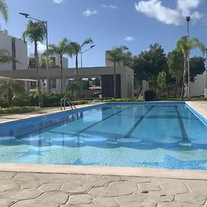 https://yellow-sub.quintano-roohotels.com